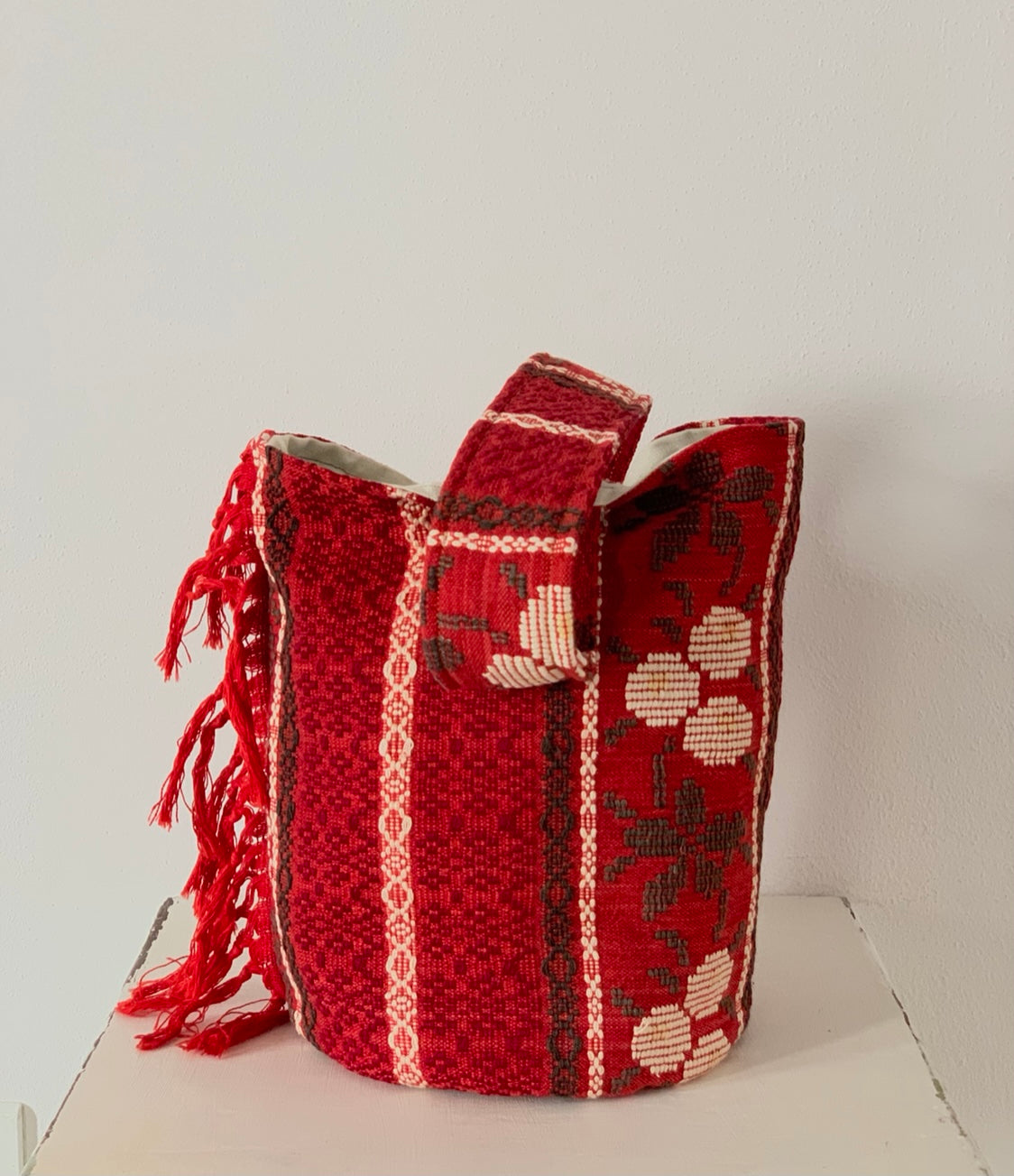 Bucket bag in vintage red fabric
